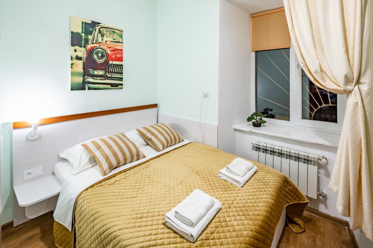 Rainbow Apartment Near Rynok Sq Leopoli Esterno foto