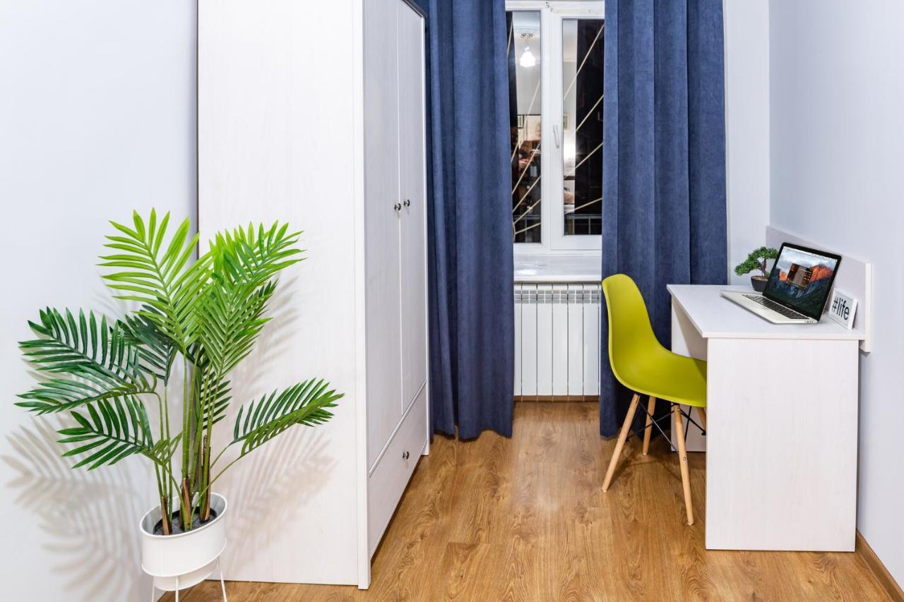 Rainbow Apartment Near Rynok Sq Leopoli Esterno foto