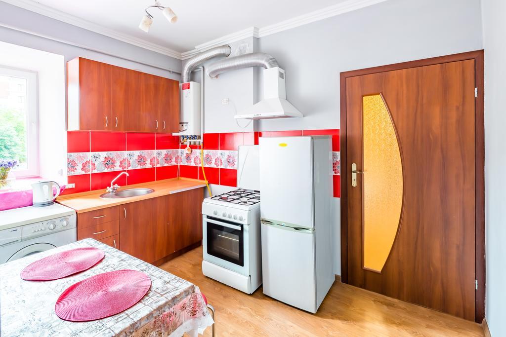 Rainbow Apartment Near Rynok Sq Leopoli Esterno foto